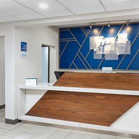 Holiday Inn Express Fremont By Ihg Экстерьер фото