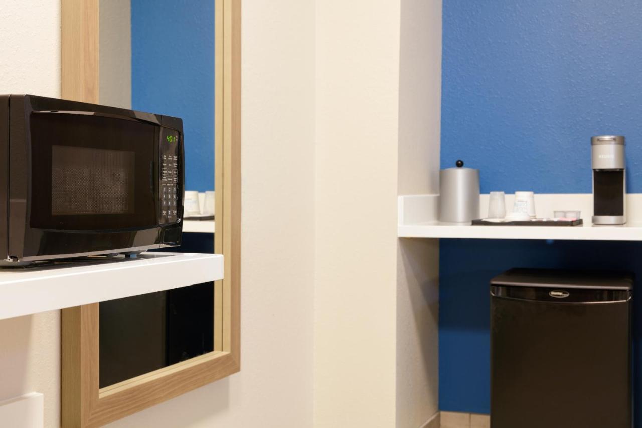 Holiday Inn Express Fremont By Ihg Экстерьер фото