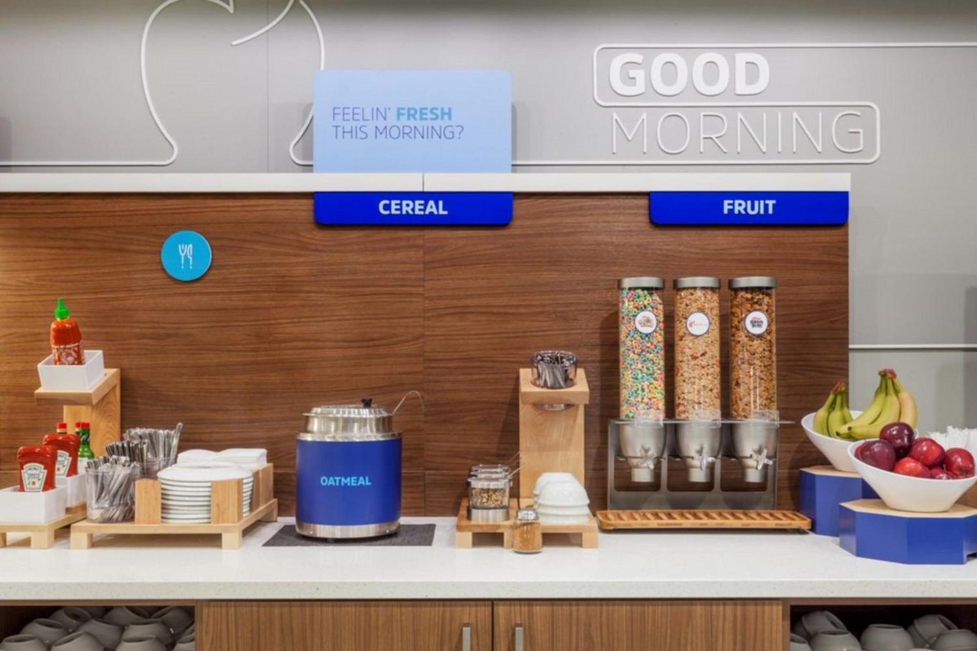 Holiday Inn Express Fremont By Ihg Экстерьер фото