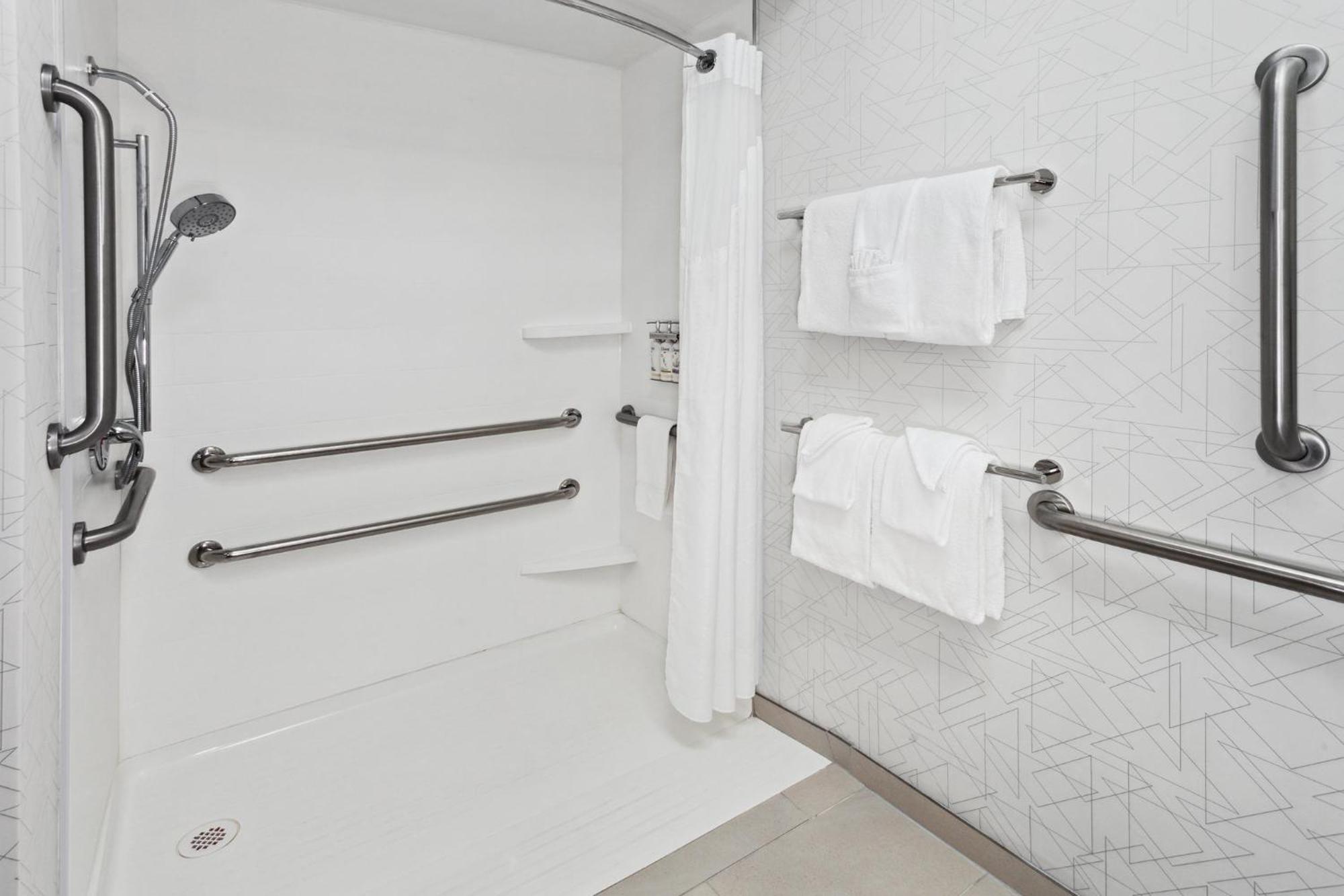 Holiday Inn Express Fremont By Ihg Экстерьер фото