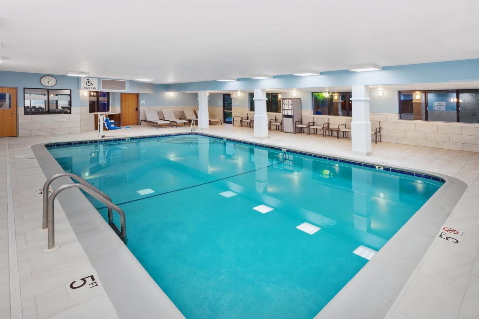 Holiday Inn Express Fremont By Ihg Экстерьер фото